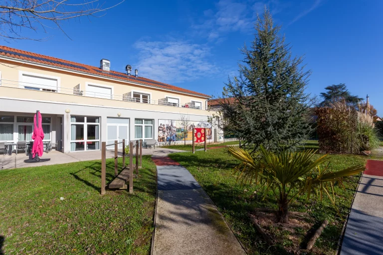 Résidence services seniors EHPAD Résidence du Renons à Neuville-les-Dames