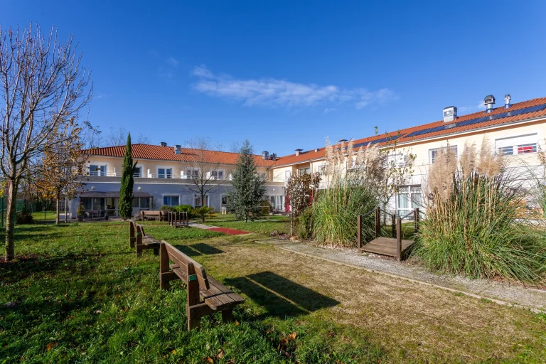 Résidence services seniors EHPAD Résidence du Renons à Neuville-les-Dames