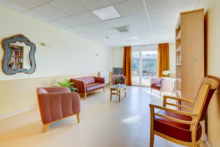 RSTY_RESIDENCE SERVICE SENIOR BLEU DU TERRON_SANTENAY-2_0