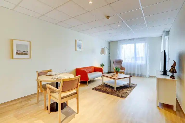 RSTY_RESIDENCE SERVICE SENIOR BLEU DU TERRON_SANTENAY-5_0 (1)