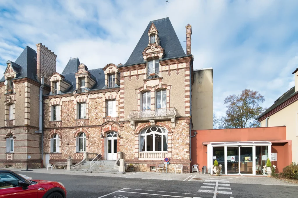 Maison de retraite médicalisée EHPAD Château du Haut-Venay à Saint-Lubin-des-Joncherets