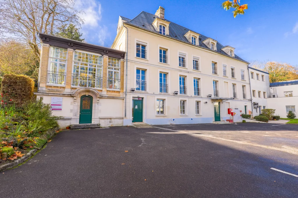 Maison de retraite médicalisée EHPAD Résidence Le Manoir à Bray-et-Lû