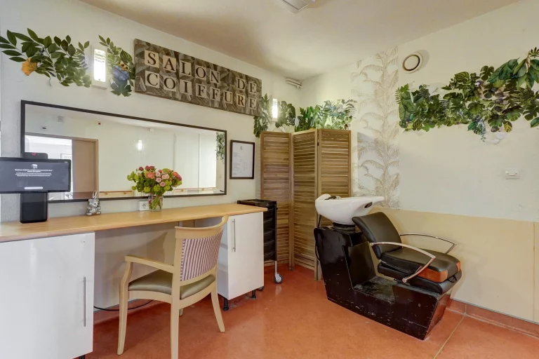 Maison de retraite médicalisée EHPAD Les Jardins de Valtrède à Châteauneuf-les-Martigues