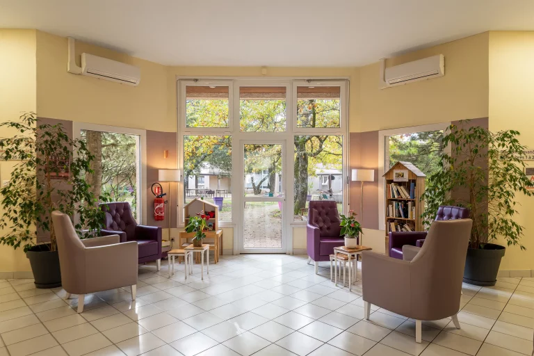 Maison de retraite médicalisée EHPAD Résidence de La Tour à La Baume-de-Transit