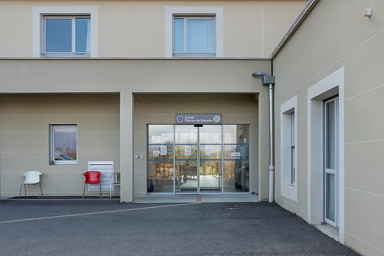 Façade - La Maison des Trois Becs Grane