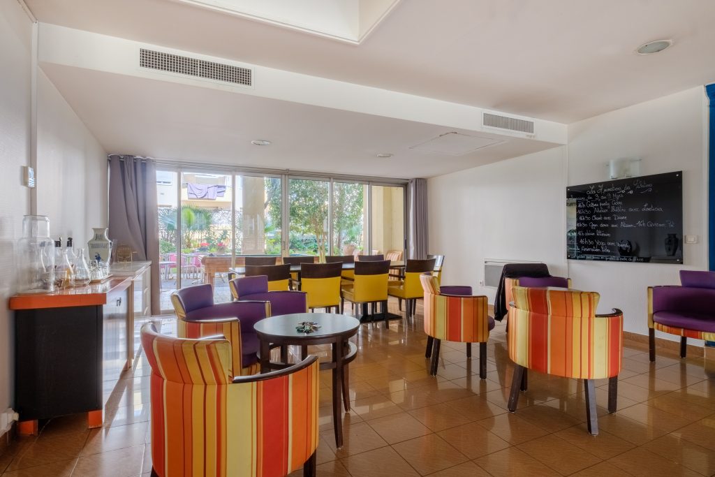 rnic_residenceservicesseniorlespalatines_nice_HD_11