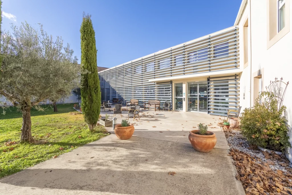 Maison de retraite médicalisée EHPAD Résidence Les Alpilles à Saint-Étienne-du-Grès