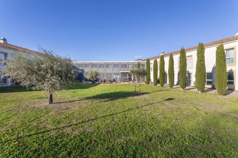 Maison de retraite médicalisée EHPAD Résidence Les Alpilles à Saint-Étienne-du-Grès